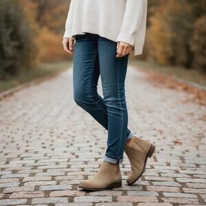 Clarks Women's Classic Demi Beat Tan Suede Chelsea Slip On Ankle Bootie - Size 7